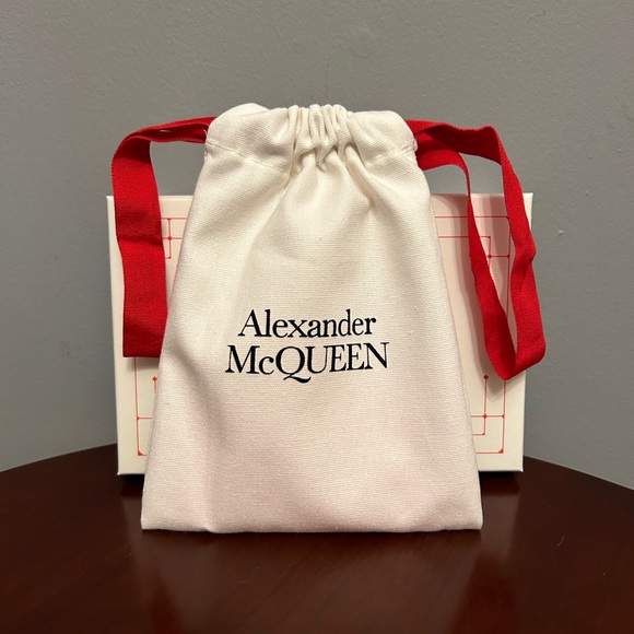 ALEXANDER MCQUEEN Skull Card Holder in Pink Leather with Silver Hardware - Picture 5 of 6